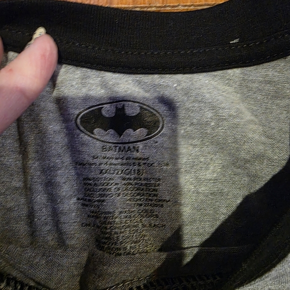 Batman Gray and Black Logo Shirt - Picture 3 of 3